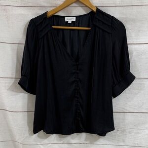 Women's Evereve Black V-Neck Button-Front short sleeve Blouse Medium